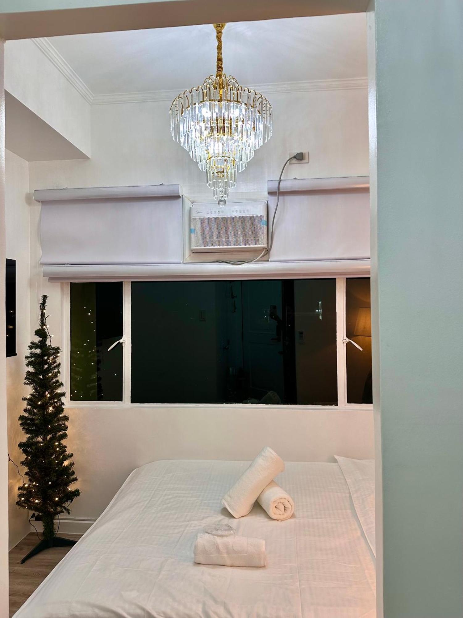Studio Two Condominium, Alabang - Gold Fiber Wi-Fi -Netflix Ready Muntinlupa City Bagian luar foto