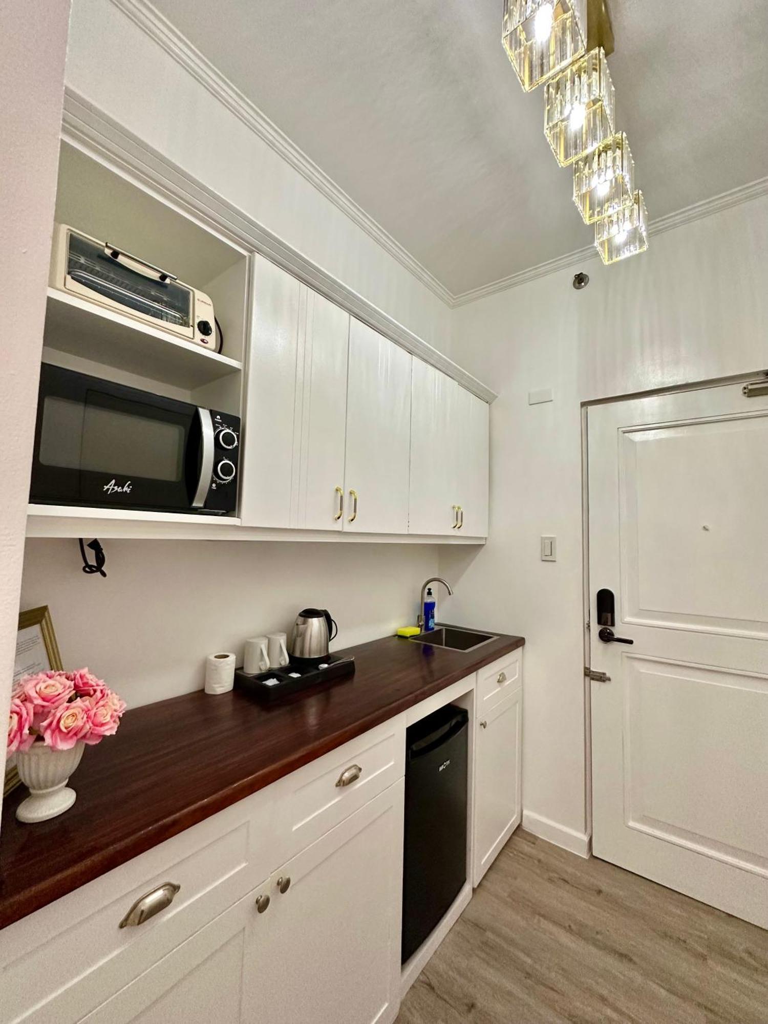Studio Two Condominium, Alabang - Gold Fiber Wi-Fi -Netflix Ready Muntinlupa City Bagian luar foto