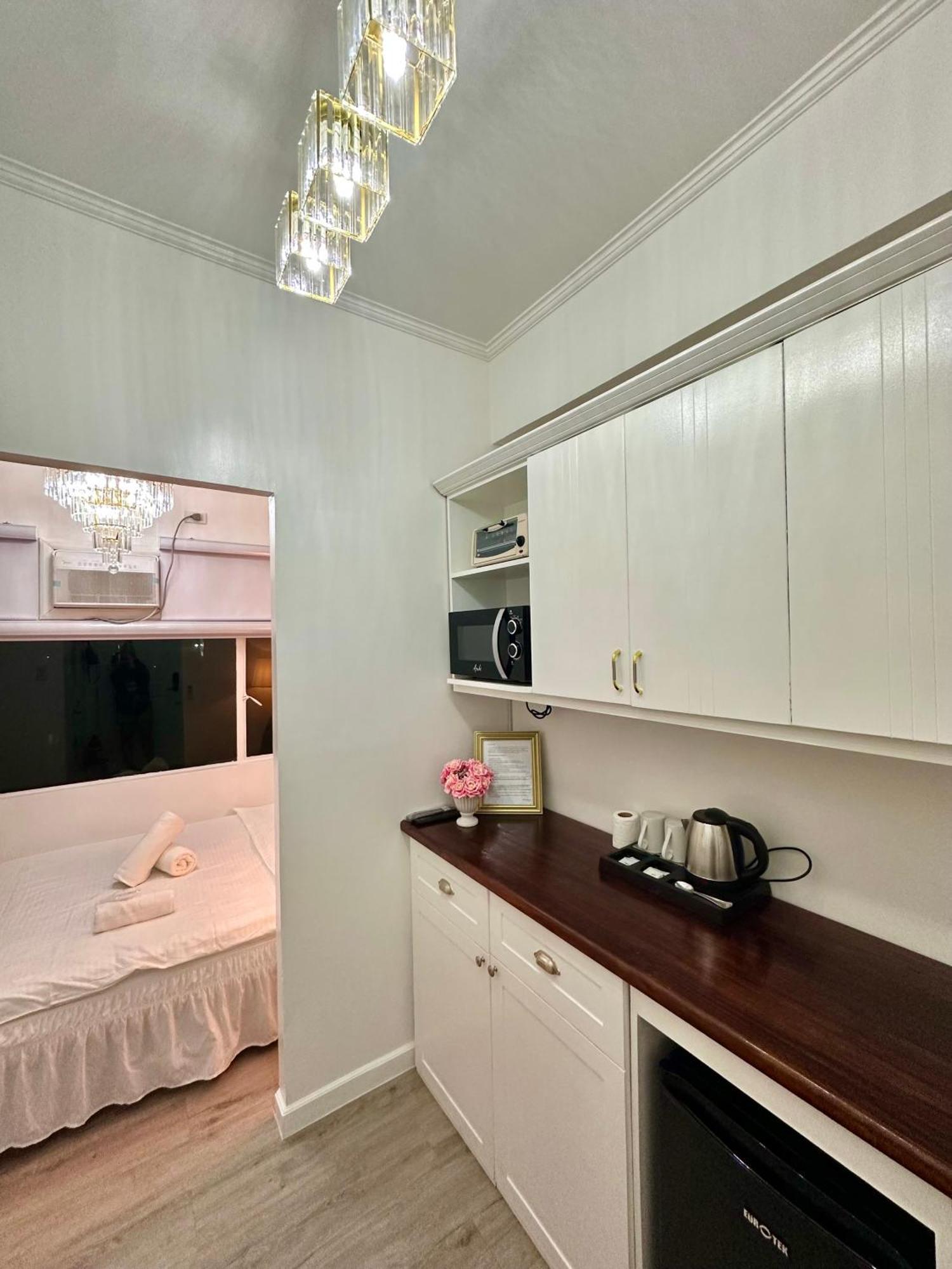 Studio Two Condominium, Alabang - Gold Fiber Wi-Fi -Netflix Ready Muntinlupa City Bagian luar foto